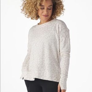Glyder Lounge Long Sleeve Cozy Pullover - White Leopard - NWT Spring 2022